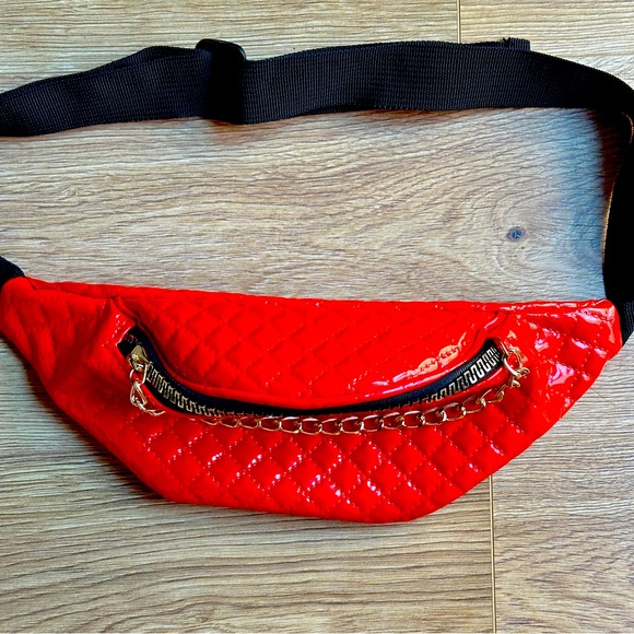 NWOT Jane and Berry Shiny Bright Red Quilted Pleather Fanny Pack - Picture 5 of 6